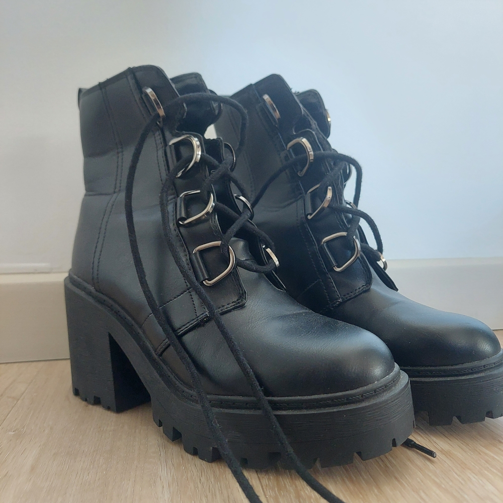 Soda Black Lace-Up Chunky Boots